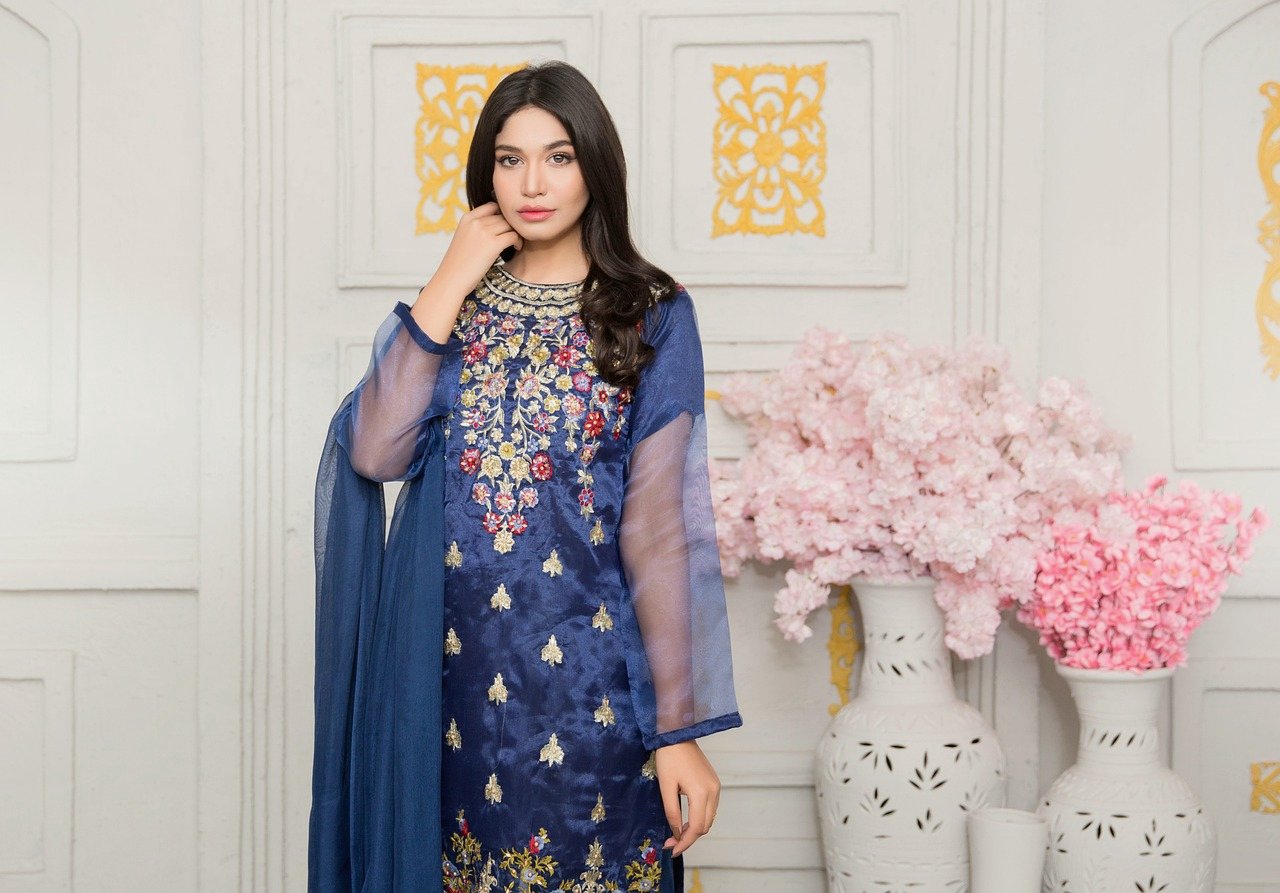 Dresses Online UAE from PixaBay, user SuitsMeOnline 